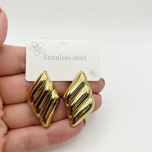 Gold Tone Textured Bubble Angel Wing Stud Earrings Feather Theme Lightweight